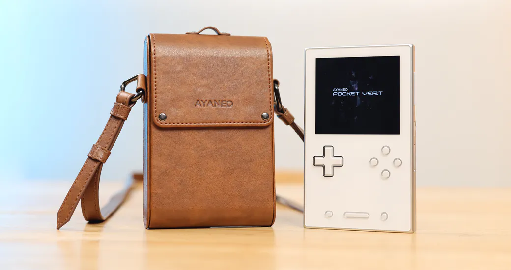 Aya Neo Pocket Vert with brown leather case